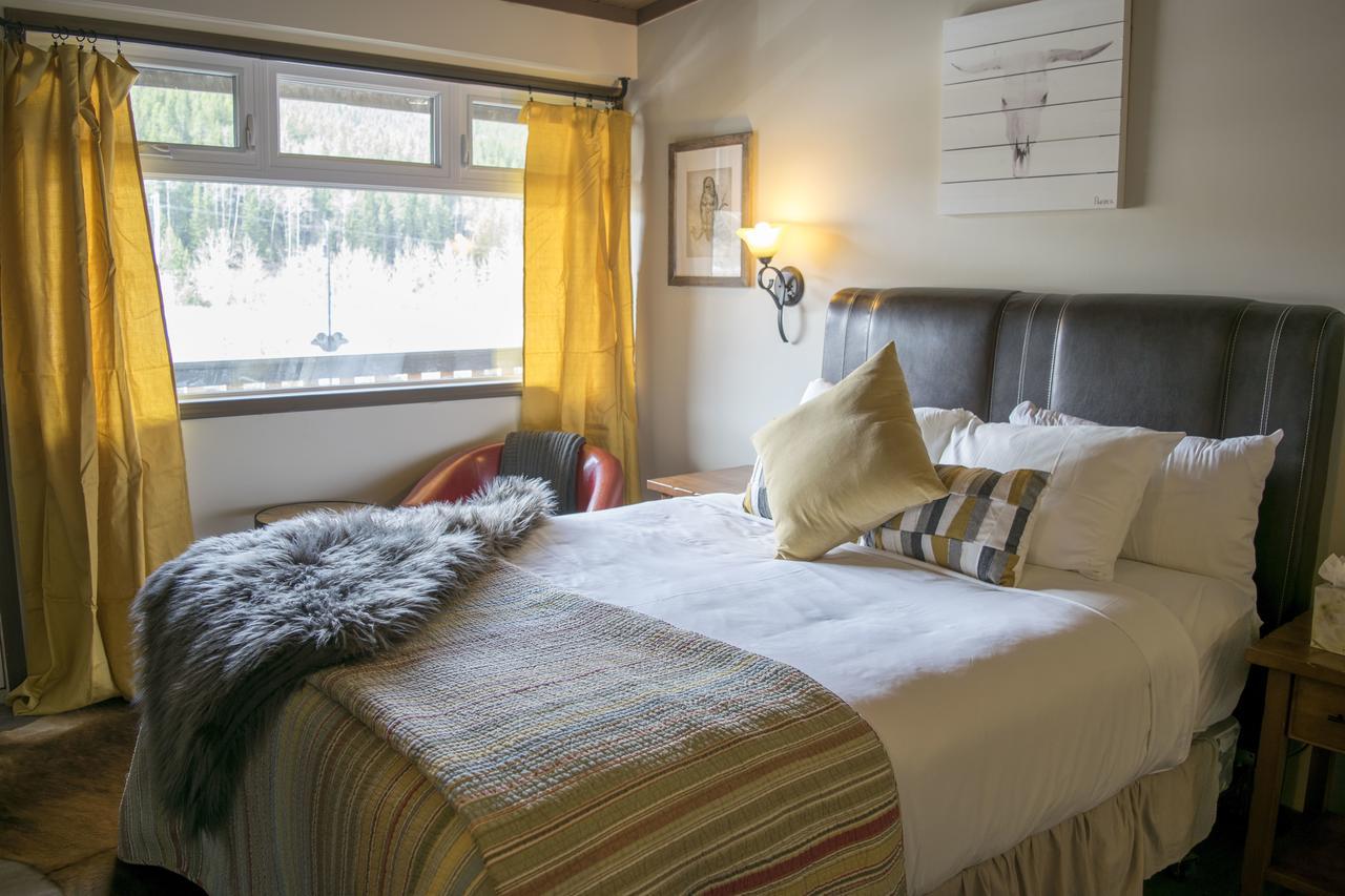 Yamnuska Suites Кенмор Екстер'єр фото
